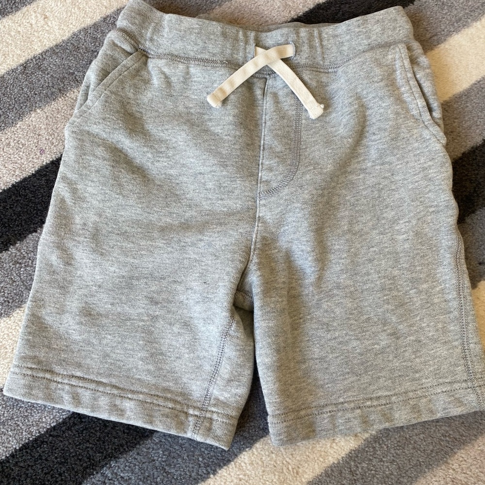 J Crew crewcuts boy’s shorts in gray, size 7.